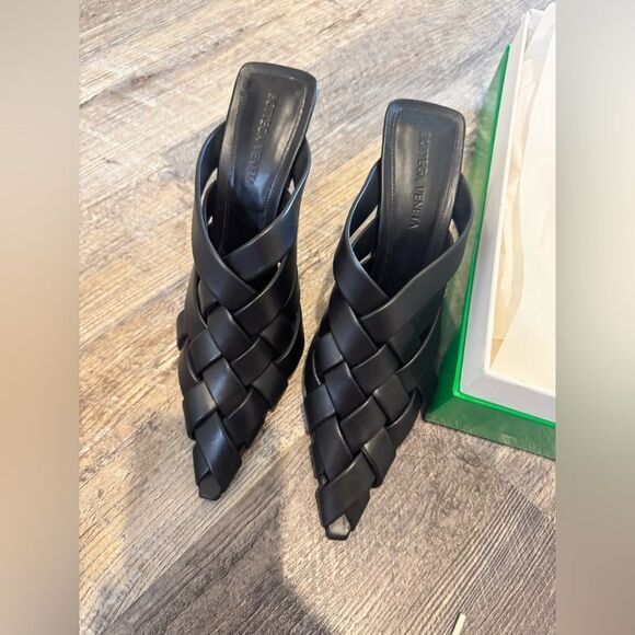 Bottega Veneta Black Woven Leather Heels - Picture 4 of 5